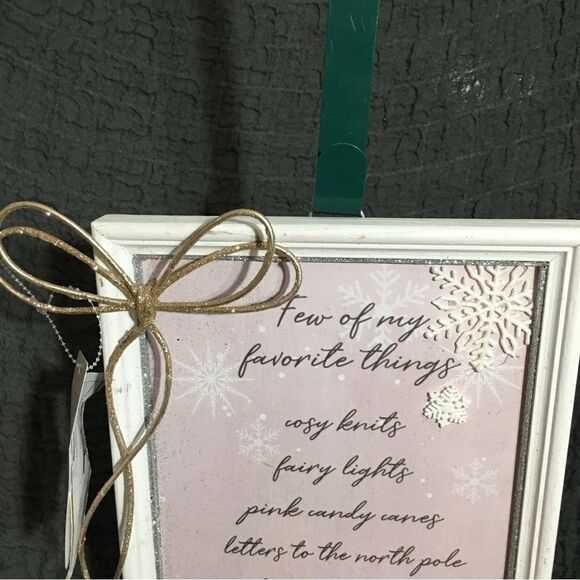 "Favorite Things" List Christmas Wall Decor - Picture 2 of 8